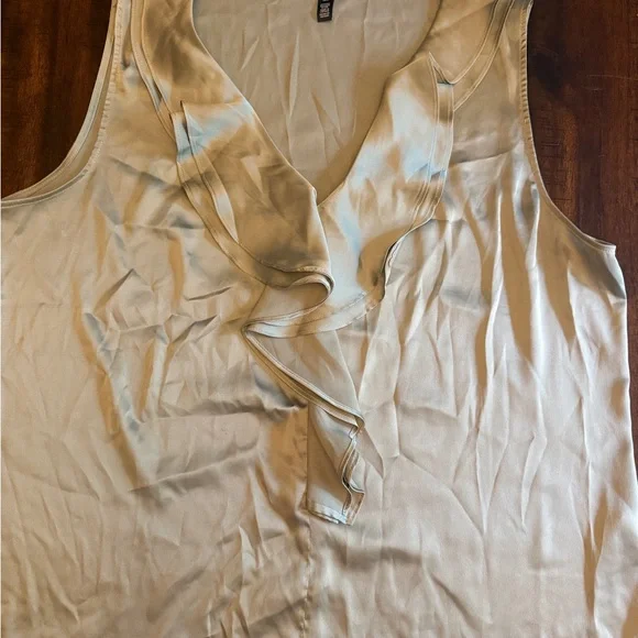 WHITE HOUSE BLACK MARKET Olive Green Ruffle Sleeveless Top, size XL - Picture 3 of 8